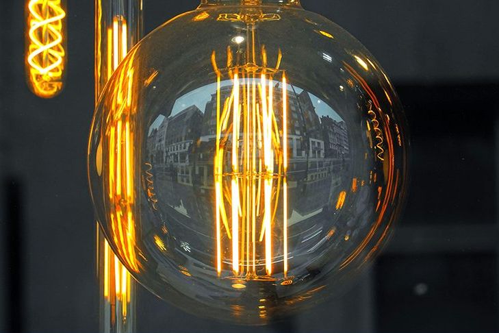 Ampoule lumineuse, symbole de notre vision